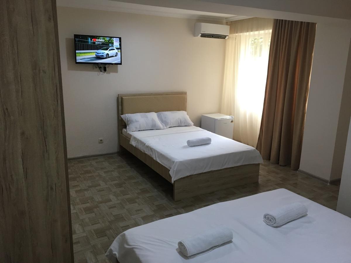 Femi Ji Hotel Батуми Екстериор снимка