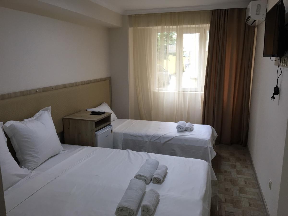Femi Ji Hotel Батуми Екстериор снимка
